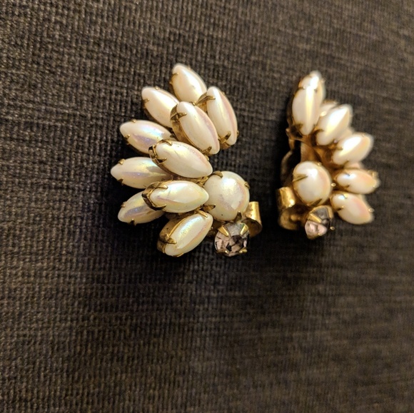 Vintage Flacon Wings Clip On Earrings - Picture 3 of 5